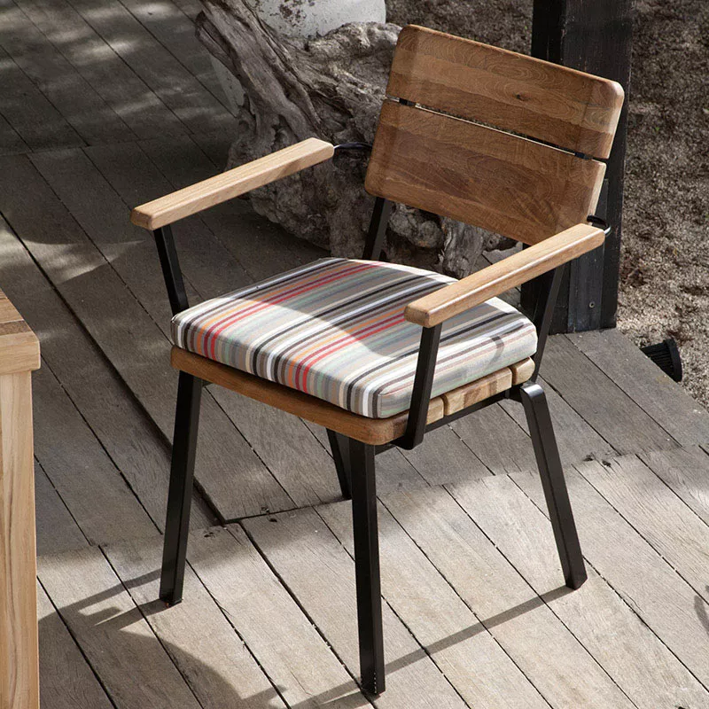 Barlow Tyrie Titan Armlehnstuhl