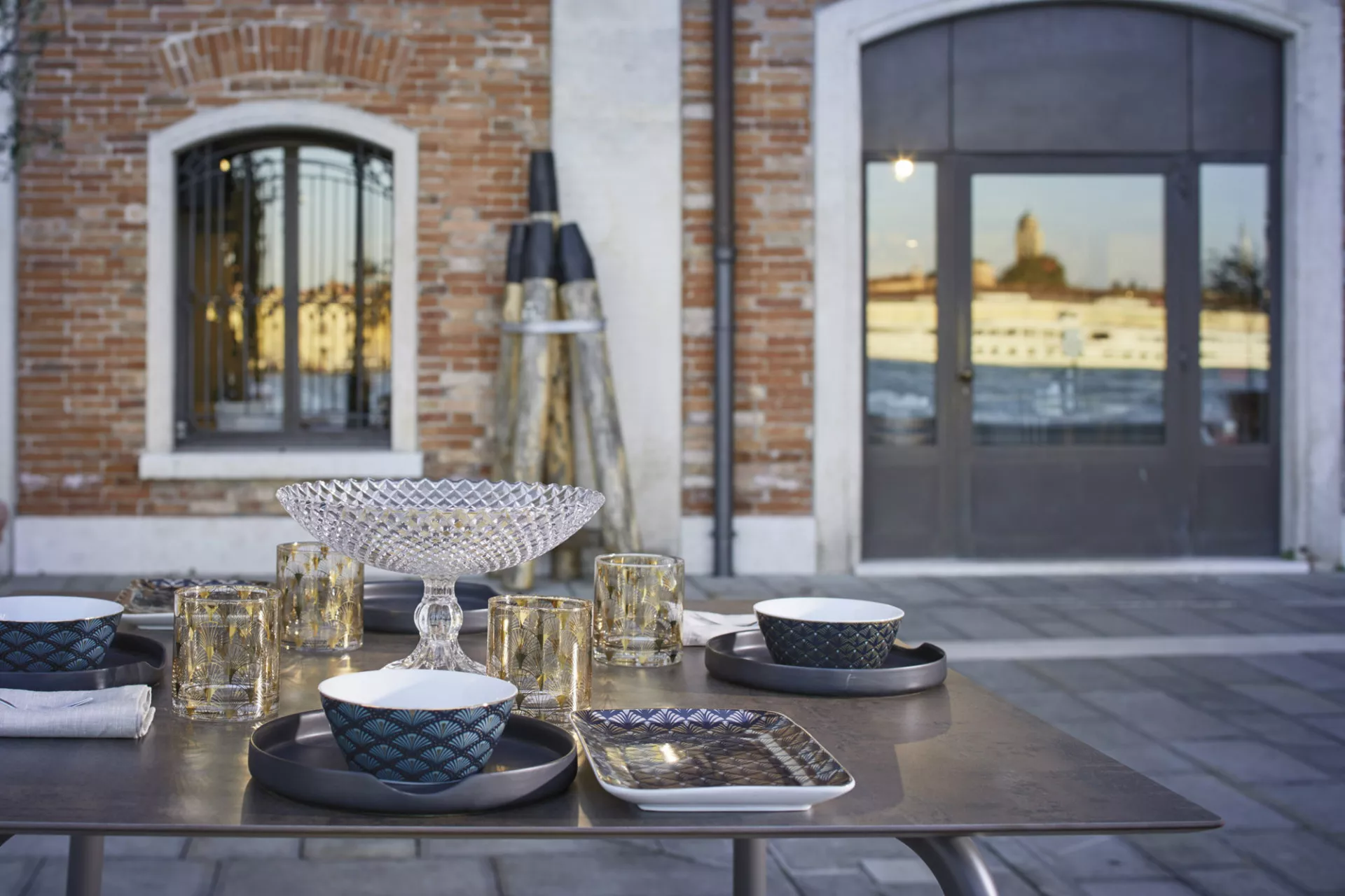 Roberti Samba Rio Bartisch konfigurierbar, rund HPL 80 und 100 cm