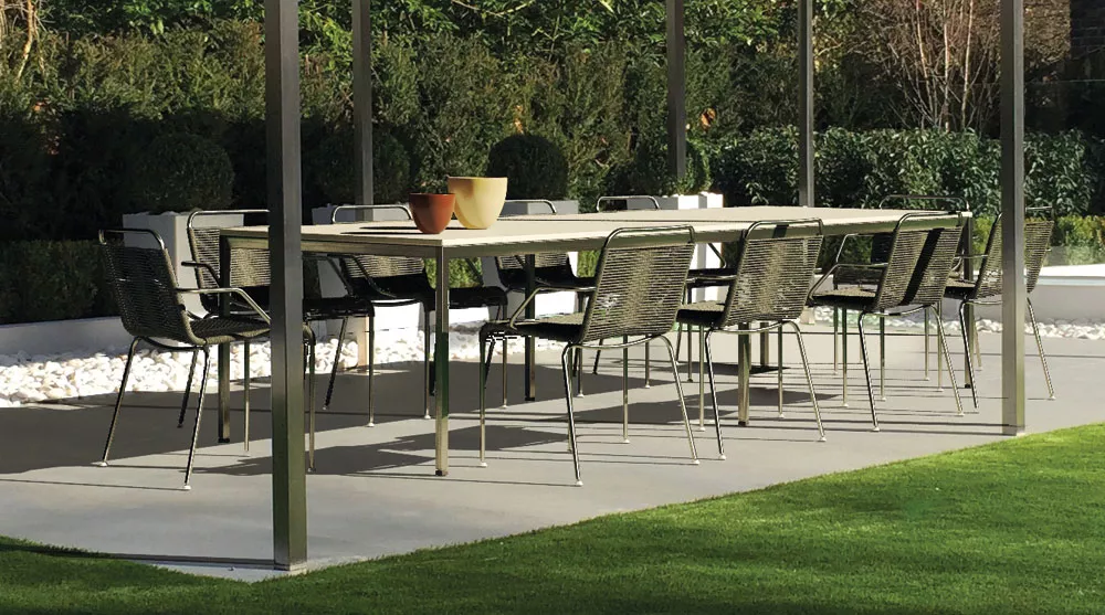 Coro Jubeae Loungesessel mit Gurtgeflecht stapelbar