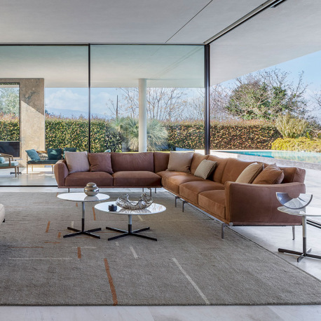 Die Happy Jack Kollektion bietet mit ihren großen Kissen eine gemütliche und komfortable Atmosphäre Das Designerstück mit kompakten Abmessungen passt perfekt in kleinere Wohnungen und verschiedene gewerbliche Umgebungen vom Büro bis zum Wartebereich und C