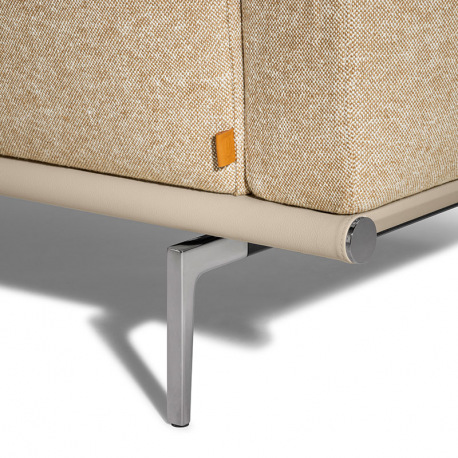 Die Happy Jack Kollektion bietet mit ihren großen Kissen eine gemütliche und komfortable Atmosphäre Das Designerstück mit kompakten Abmessungen passt perfekt in kleinere Wohnungen und verschiedene gewerbliche Umgebungen vom Büro bis zum Wartebereich und C