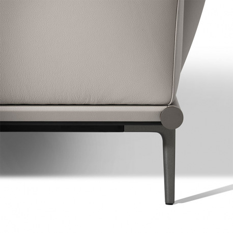 Die Happy Jack Kollektion bietet mit ihren großen Kissen eine gemütliche und komfortable Atmosphäre Das Designerstück mit kompakten Abmessungen passt perfekt in kleinere Wohnungen und verschiedene gewerbliche Umgebungen vom Büro bis zum Wartebereich und C