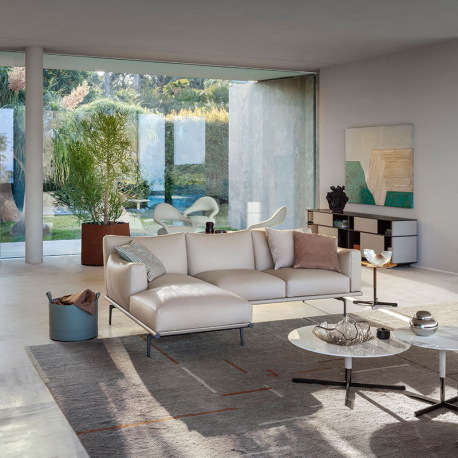 Die Happy Jack Kollektion bietet mit ihren großen Kissen eine gemütliche und komfortable Atmosphäre Das Designerstück mit kompakten Abmessungen passt perfekt in kleinere Wohnungen und verschiedene gewerbliche Umgebungen vom Büro bis zum Wartebereich und C