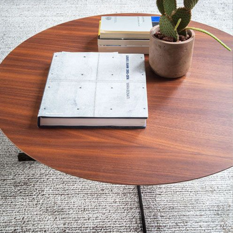 Ästhetisch ansprechend und funktiona Das Beistelltischchen Bob bereichert jeden Raum mit raffinierter Einfachheit