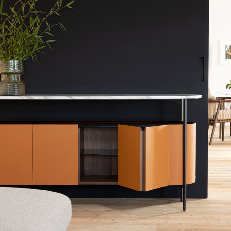 Poltrona Frau Mi Möbel sind ein elegantes und vielseitiges Möbelstück für Ihr Zuhause