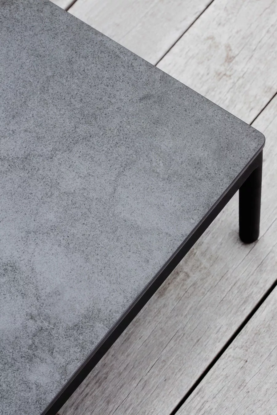 OASIQ RIAD Loungetisch mit Kearmik Tischplatte 122 × 74 cm