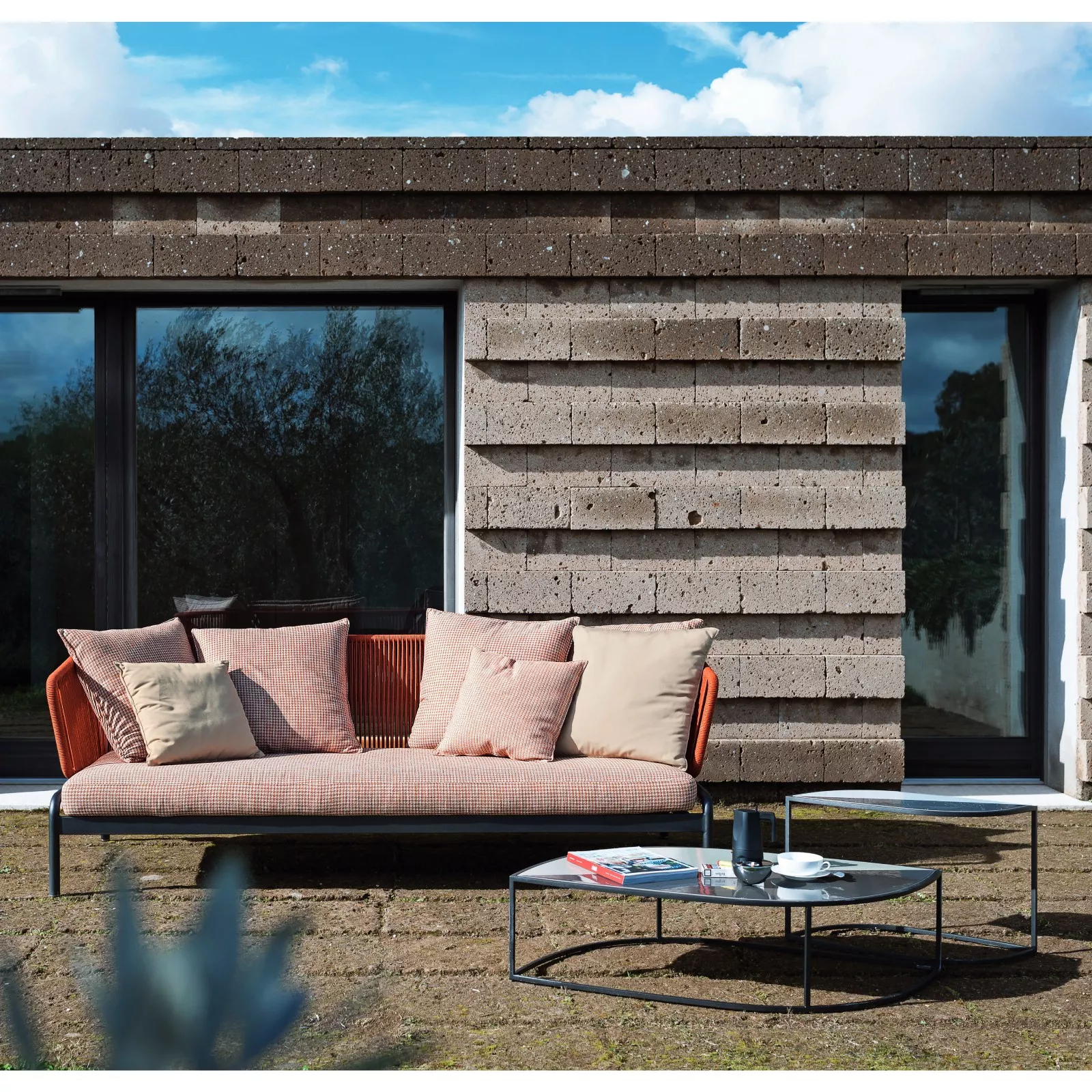 Roda Spool Loungetisch mit HPL oder Steinplatte 120 cm 