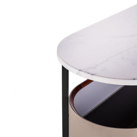 Poltrona Frau Mi Möbel sind ein elegantes und vielseitiges Möbelstück für Ihr Zuhause