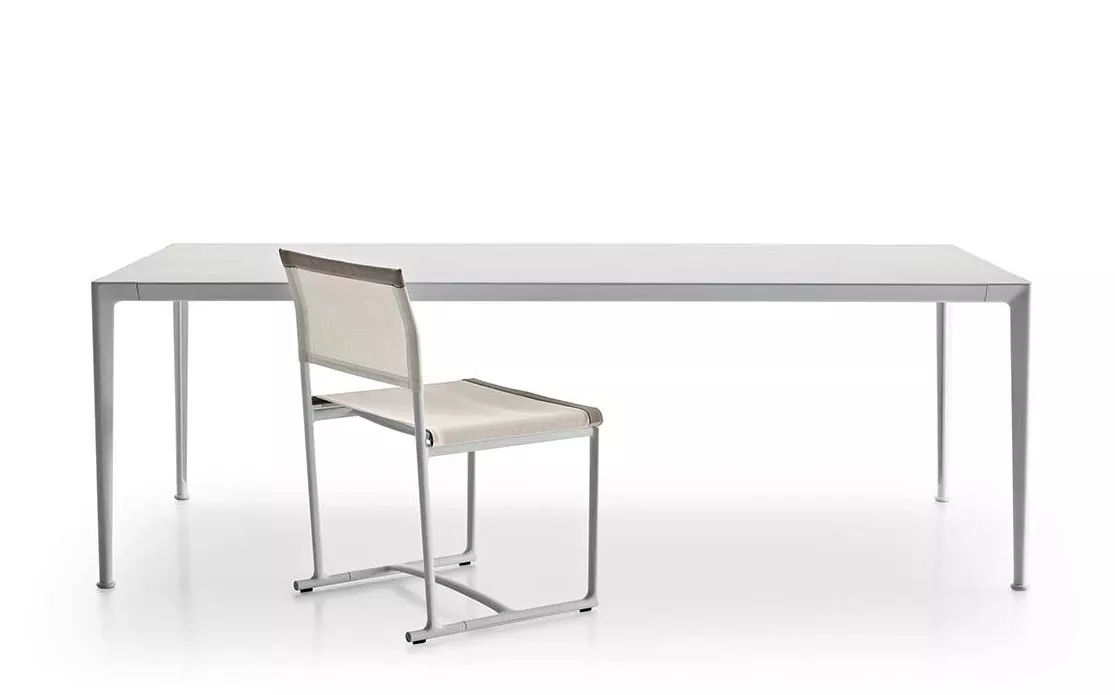 B&B Italia Mirto Outdoor Esstisch und Stuhl in modernem Design ohne Hintergrund